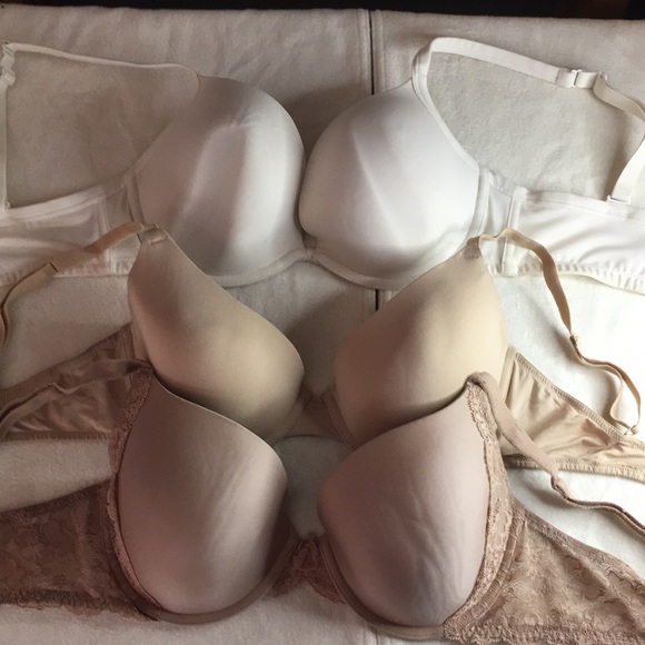 Victoria's Secret Other - Bin 17 Bundle of 2 Bras Underwired Padded Victoria’s Secret 36D & 1 Free Bra 36D